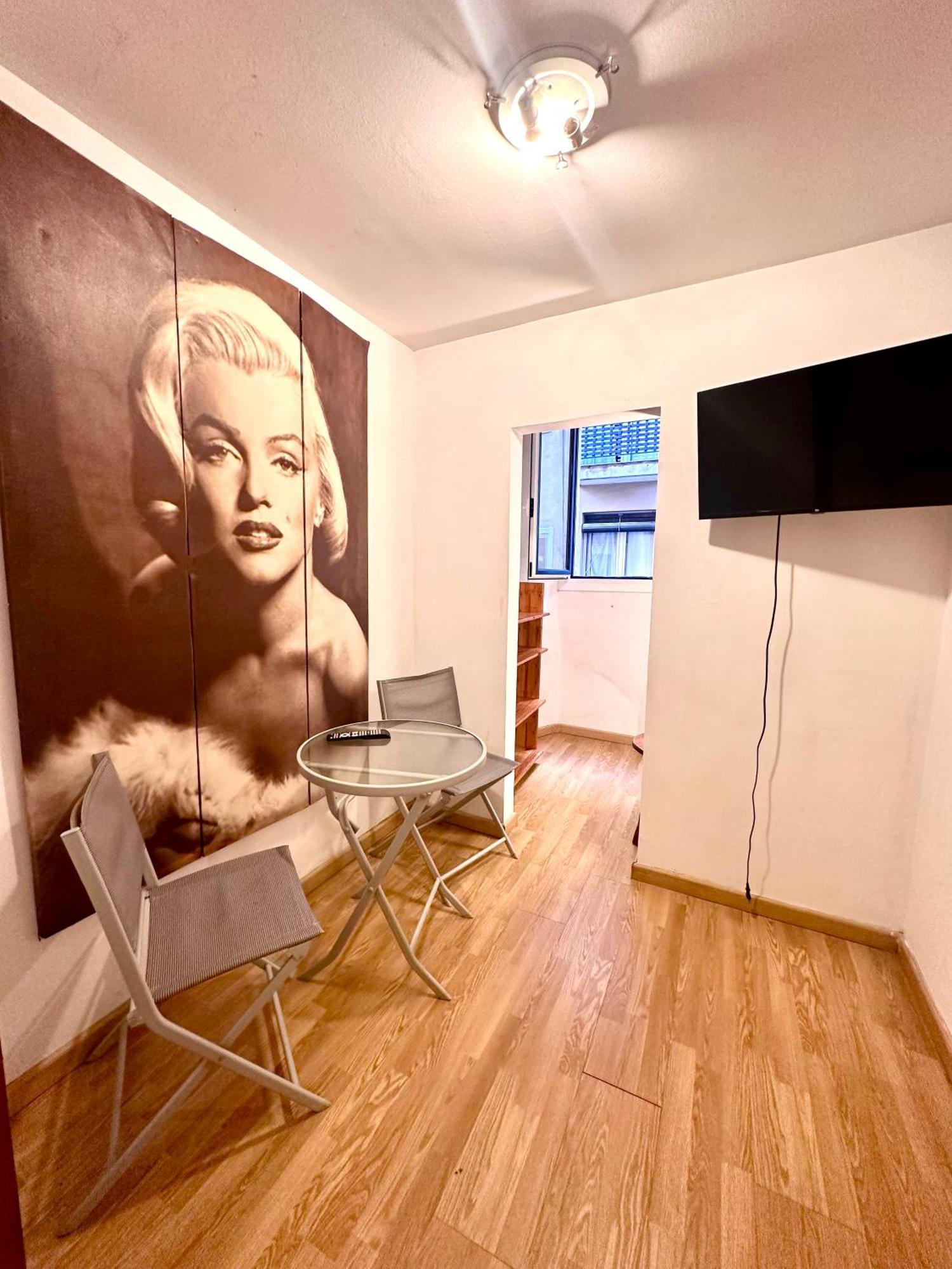 Private Rooms In City Center Barcelona Eksteriør bilde